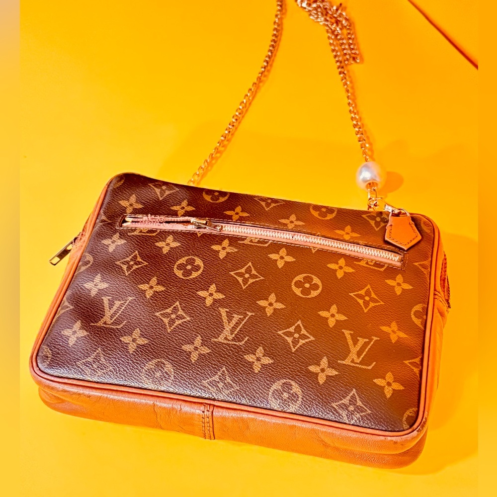 Sold out Louis Vuitton Tan and Brown Monogram Crossbody Bag - Picture 3 of 16